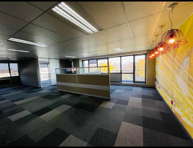 1,602M² OFFICE TO LET IN HALFWAY HOUSE